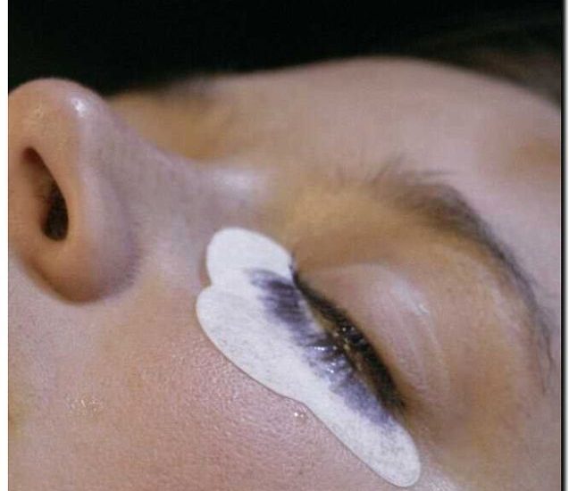 Реклама и продвижение окрашивания ресниц краской